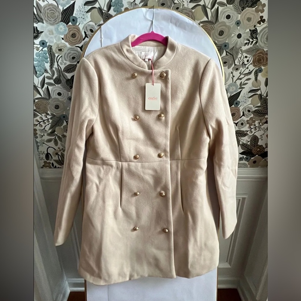 Entro cream coat and gold lion buttons - Picture 2 of 3